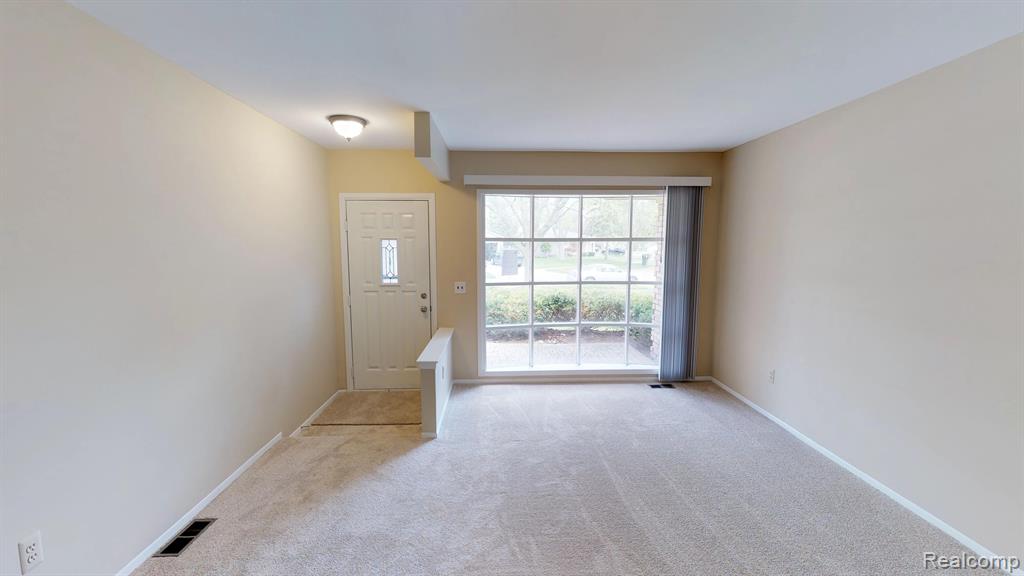 46707 Maidstone Road Canton, MI 48187 - Photo 5 of 33