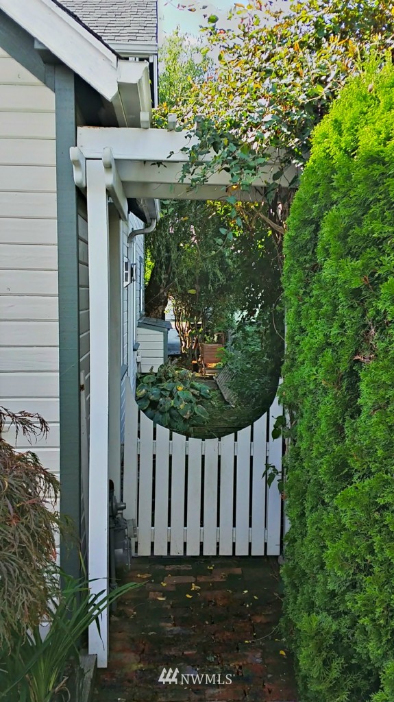 409 Morris Avenue South Renton, WA 98057 - Photo 2 of 25