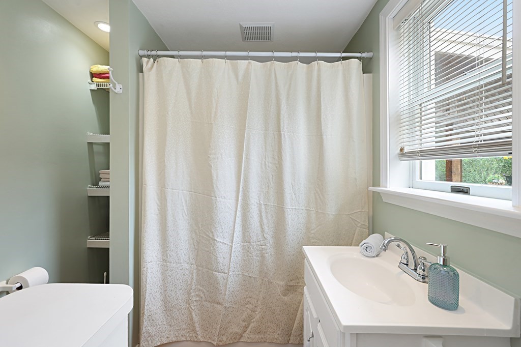 65 Dobson Road Braintree, MA 02184 - Photo 10 of 34 Gallery Image 10