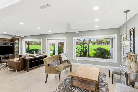 $579,900 | 24 Cambridge Drive, Boynton Beach, FL 33436