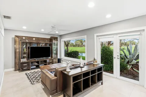 $579,900 | 24 Cambridge Drive, Boynton Beach, FL 33436