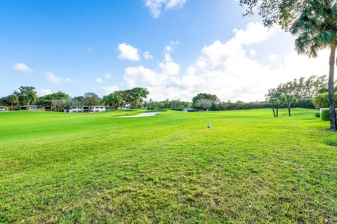 $579,900 | 24 Cambridge Drive, Boynton Beach, FL 33436