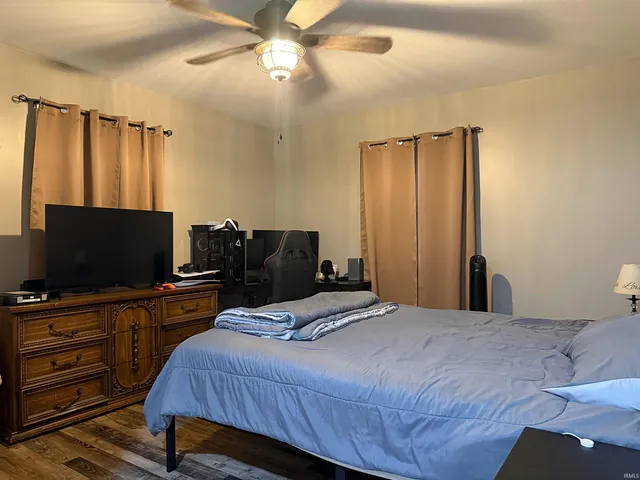 $195,000 | 408 South Kentucky Avenue, Loogootee, IN 47553