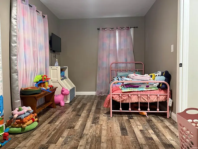 $195,000 | 408 South Kentucky Avenue, Loogootee, IN 47553