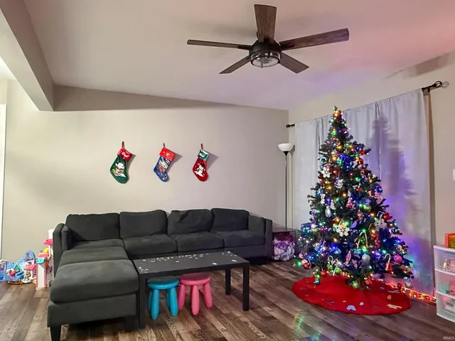 $195,000 | 408 South Kentucky Avenue, Loogootee, IN 47553