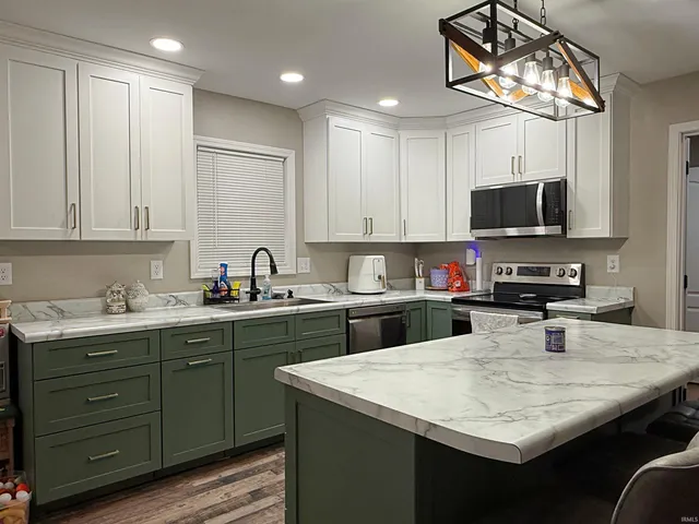 $195,000 | 408 South Kentucky Avenue, Loogootee, IN 47553