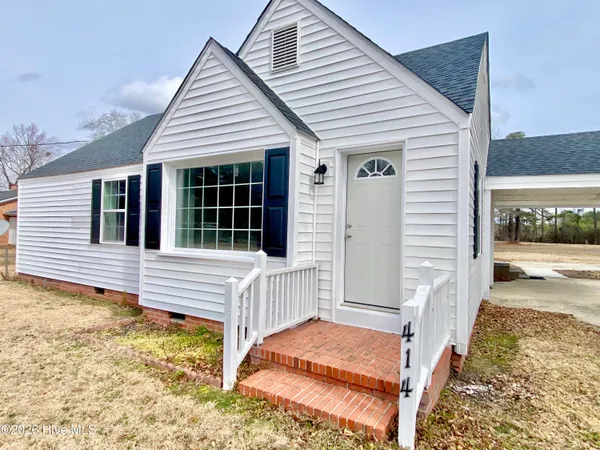 $289,000 | 414 West Main Street, Micro, NC 27576