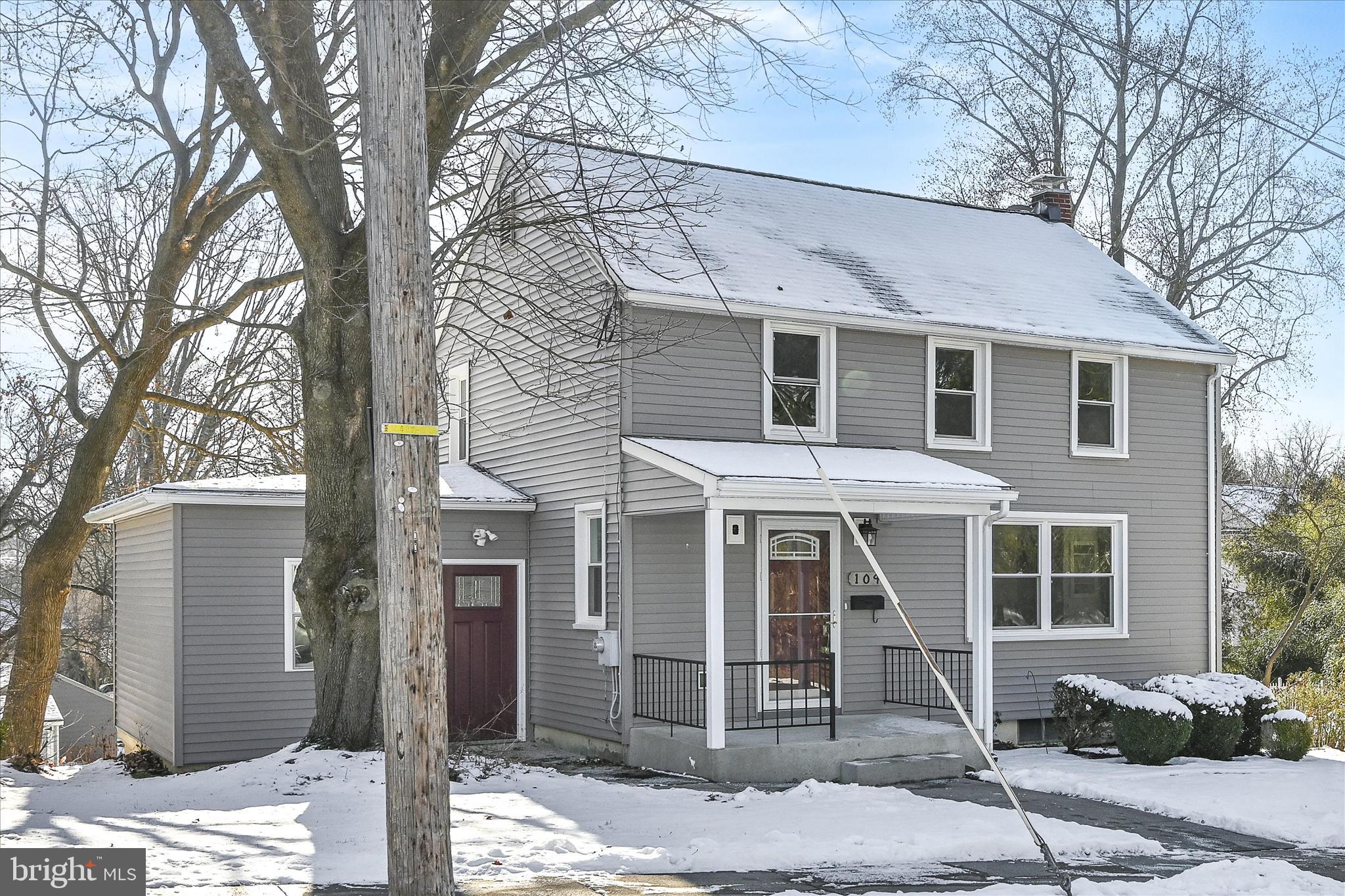 104 Locust Street Annville, PA 17003 - Photo 4 of 43 a front view of a house with sitting area