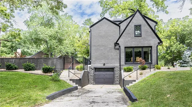 $999,900 | 5500 Mission Road, Fairway, KS 66205