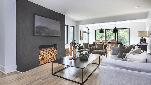 $999,900 | 5500 Mission Road, Fairway, KS 66205