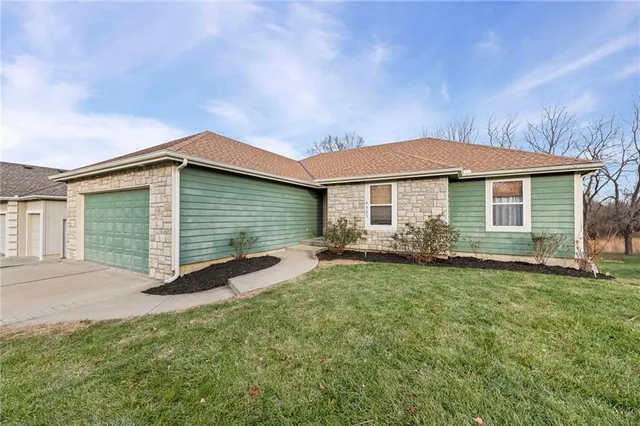 $345,000 | 4923 Parkway Drive, Leavenworth, KS 66048