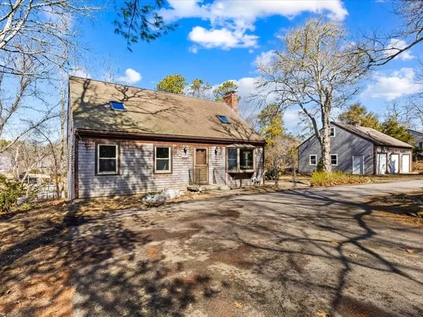 $570,000 | 1094 County Road, Bourne, MA 02534