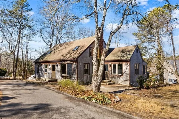 $570,000 | 1094 County Road, Bourne, MA 02534