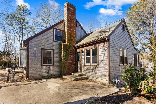 $570,000 | 1094 County Road, Bourne, MA 02534