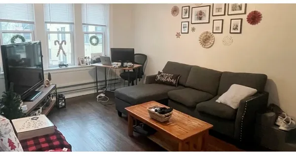 $2,345 | 3819 North Greenview Avenue, Unit 1S, Chicago, IL 60613