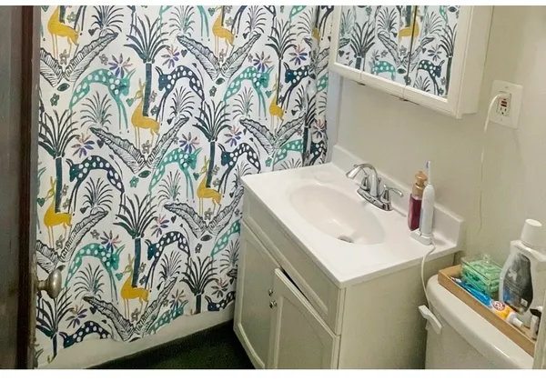 $2,345 | 3819 North Greenview Avenue, Unit 1S, Chicago, IL 60613