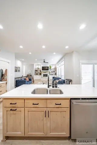 $750,000 | 1596 North 845 Street, Shelley, ID 83274