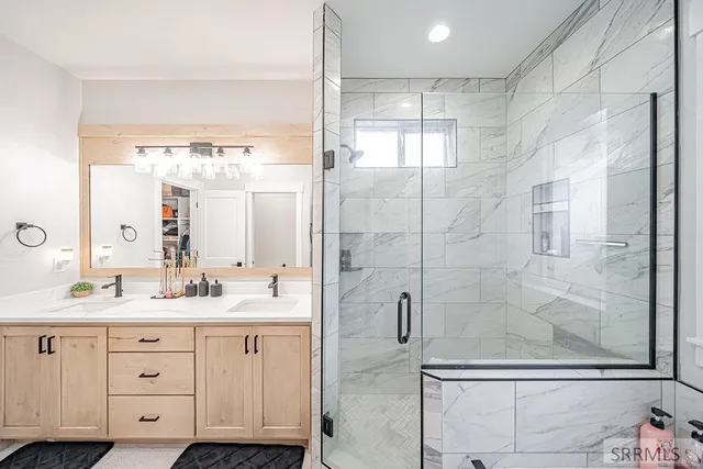 $750,000 | 1596 North 845 Street, Shelley, ID 83274