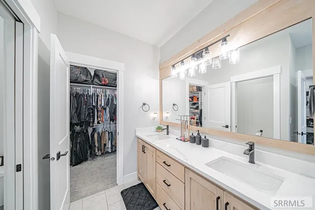 $750,000 | 1596 North 845 Street, Shelley, ID 83274