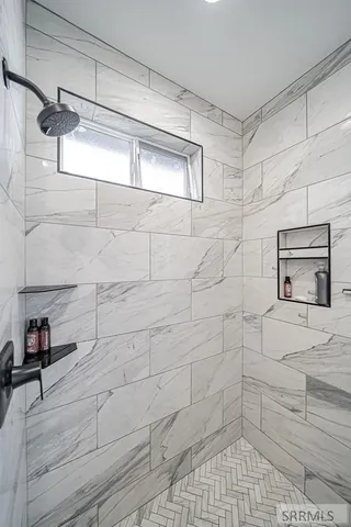 $750,000 | 1596 North 845 Street, Shelley, ID 83274