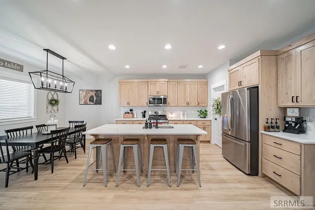 $750,000 | 1596 North 845 Street, Shelley, ID 83274