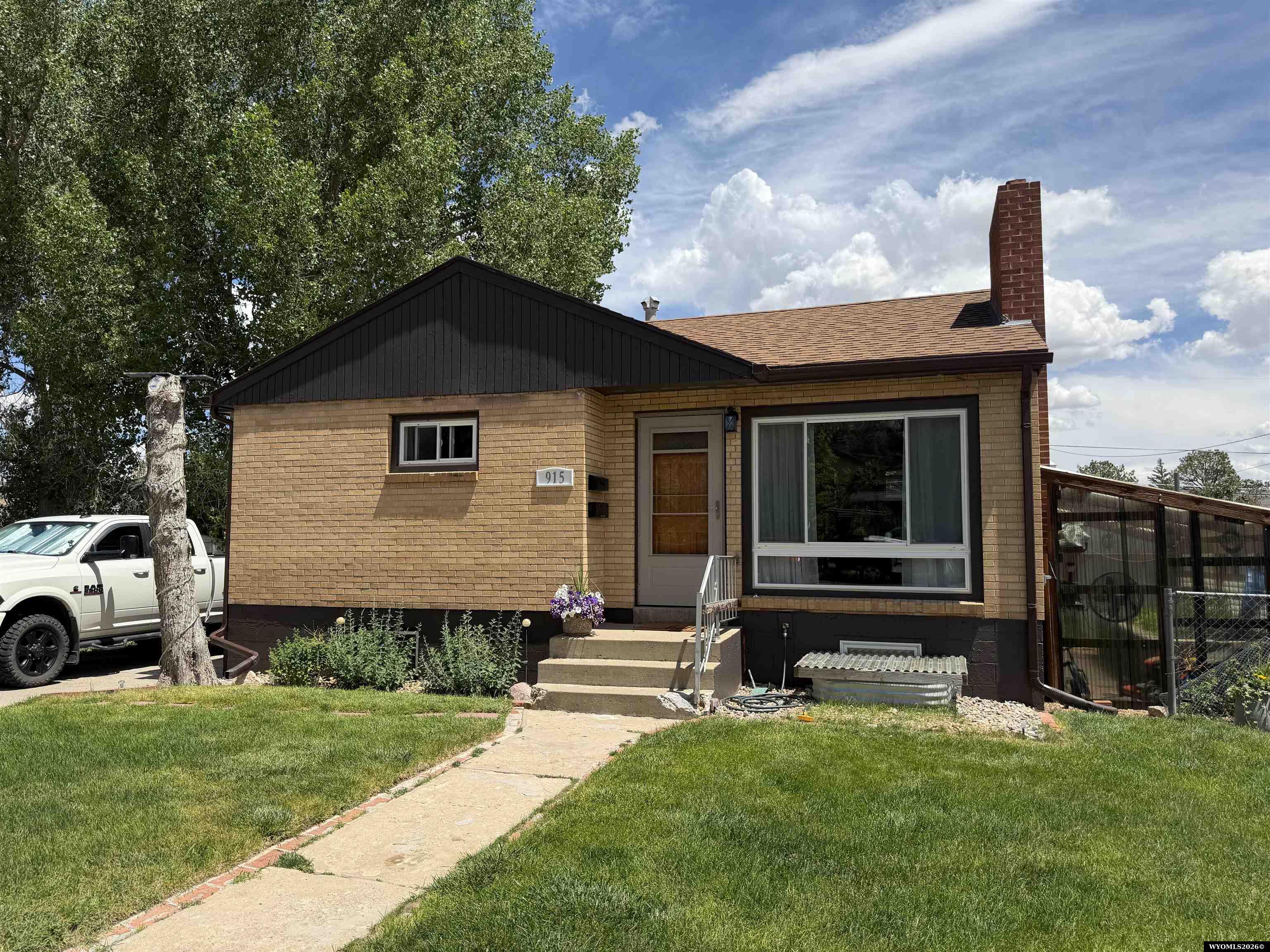 915 8th Street Rawlins, WY 82301 - Photo 2 of 38