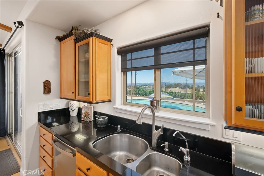 6172 Hawk Ridge Place San Miguel, CA 93451 - Photo 21 of 54 Kitchen