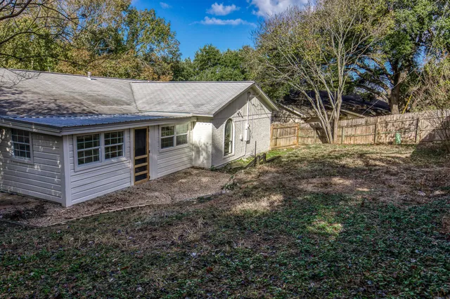 $285,000 | 1807 Lakeview Drive, Brenham, TX 77833