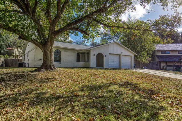 $285,000 | 1807 Lakeview Drive, Brenham, TX 77833