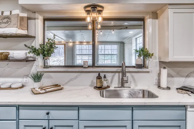 $285,000 | 1807 Lakeview Drive, Brenham, TX 77833