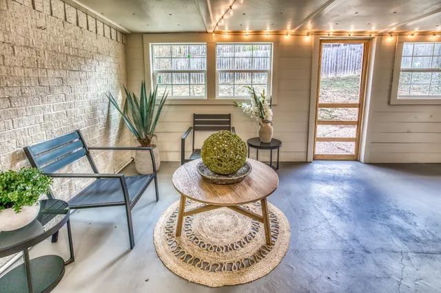 $285,000 | 1807 Lakeview Drive, Brenham, TX 77833