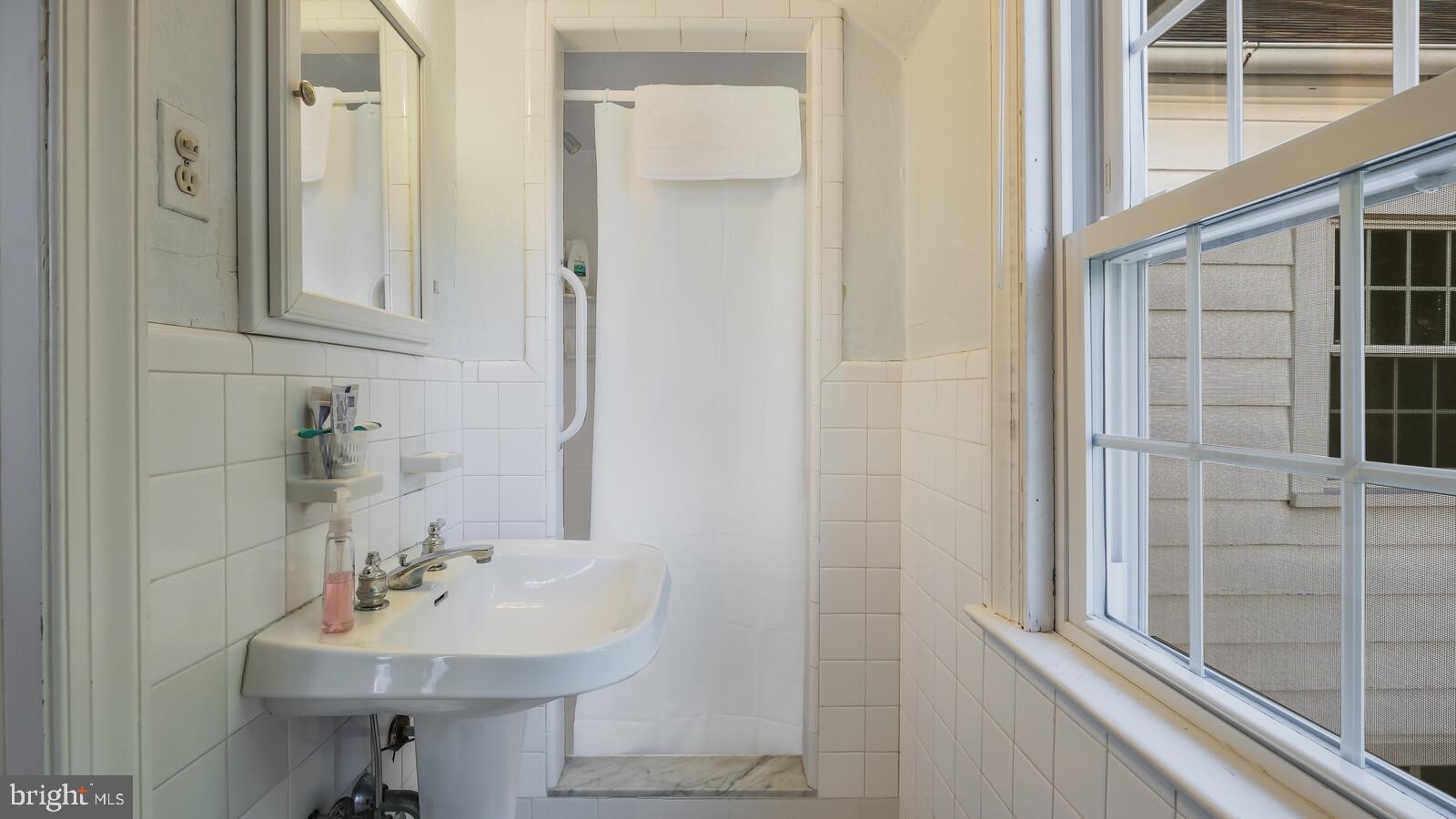 550 Midvale Road Upper Darby, PA 19082 - Photo 21 of 34