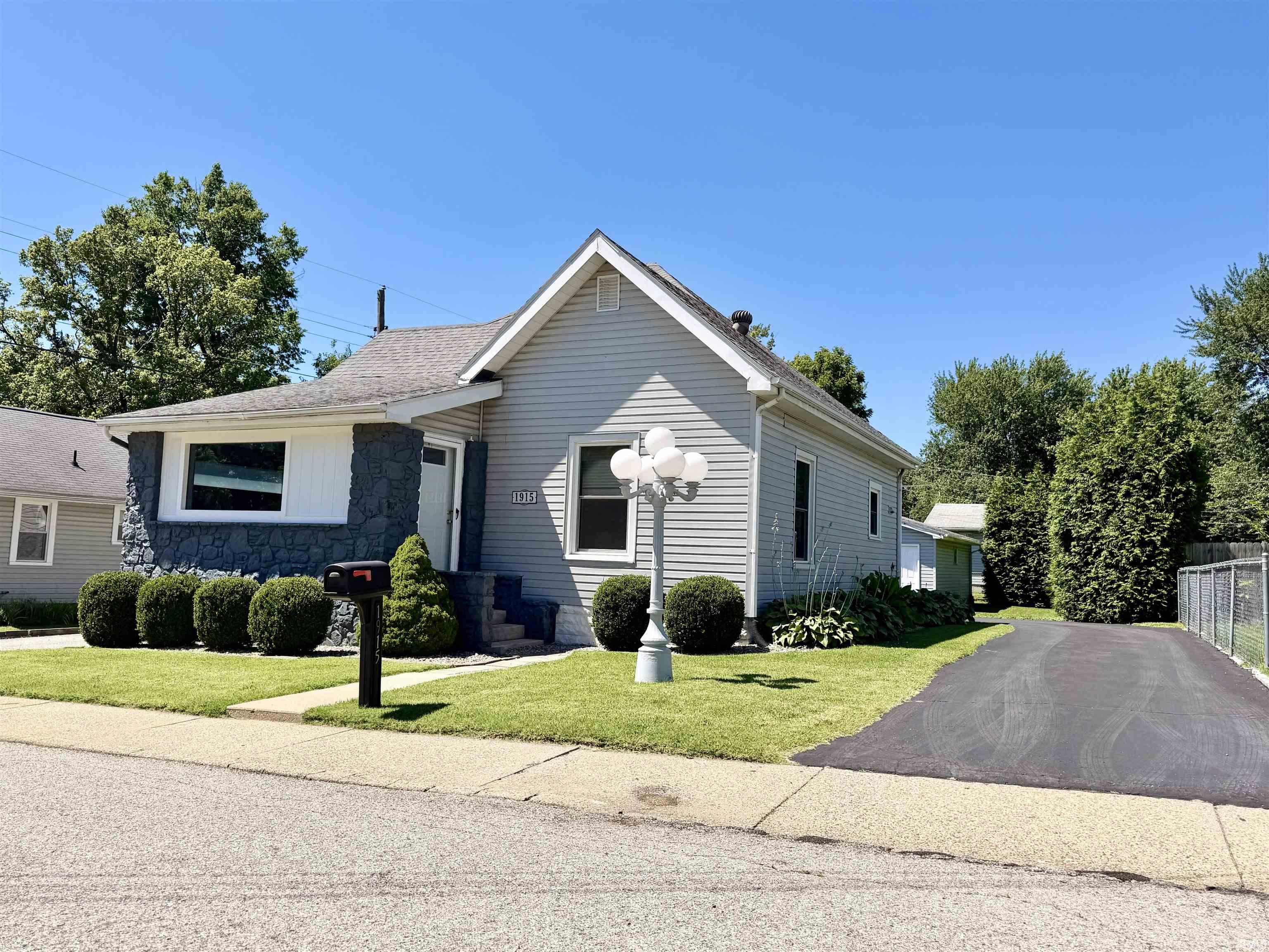 1915 7th Street Bedford, IN 47421 - Photo 1 of 28