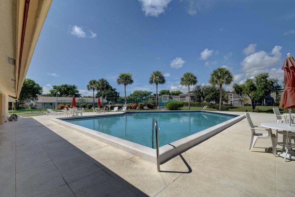 728 Lago Road Delray Beach, FL 33445 - Photo 7 of 9 Pool