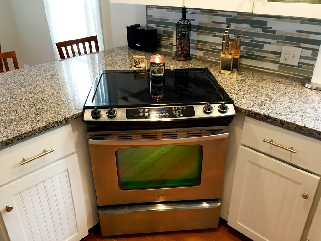 114 Abbott Street Springfield, MA 01118 - Photo 5 of 21 Gallery Image 5