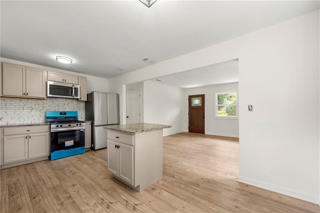 3981 Rutgers Drive Southwest Atlanta, GA 30331 - Photo 4 of 14