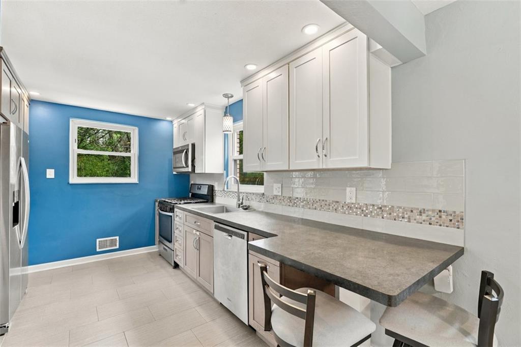 321 East Garden Road Pittsburgh, PA 15227 - Photo 7 of 29 Gallery Image 7