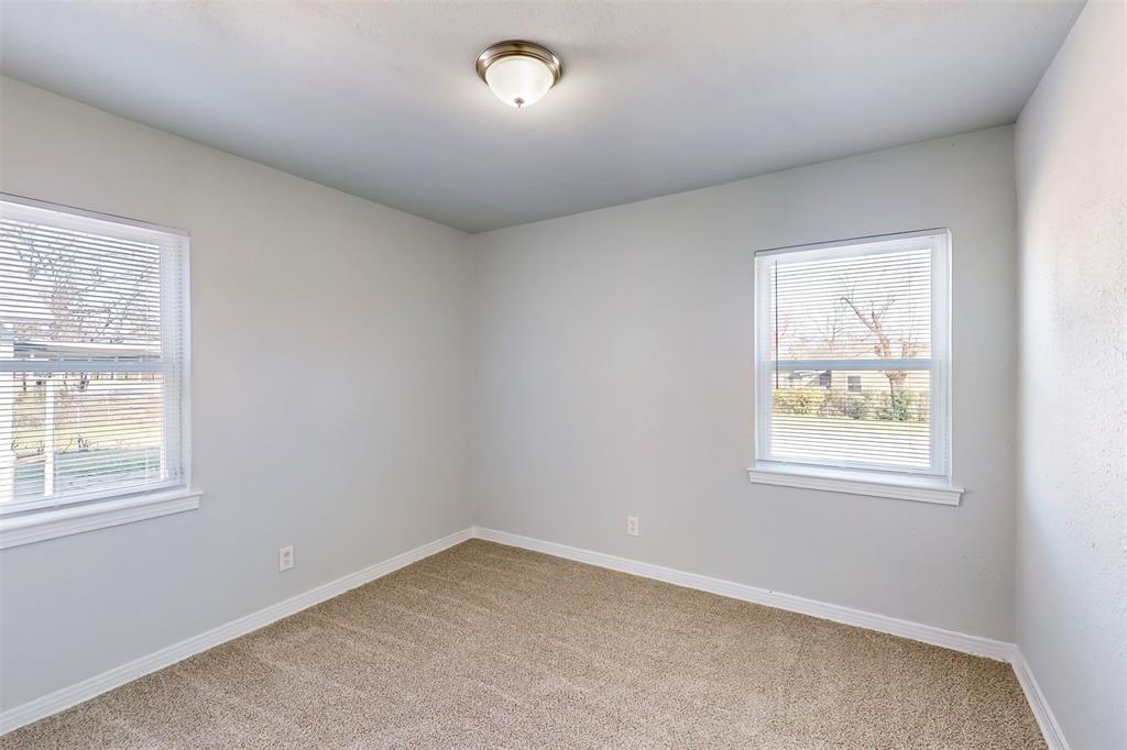2667 Custer Drive Dallas, TX 75216 - Photo 23 of 33 an empty room with windows