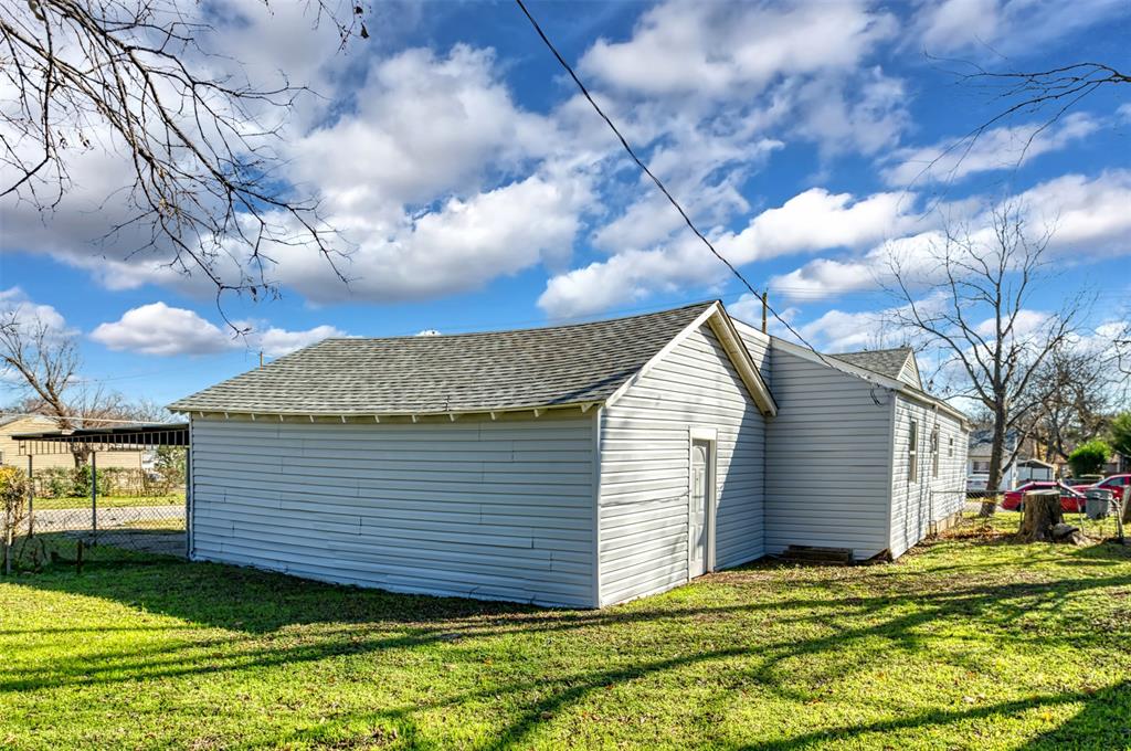 2667 Custer Drive Dallas, TX 75216 - Photo 31 of 33 a view of a backyard of the house