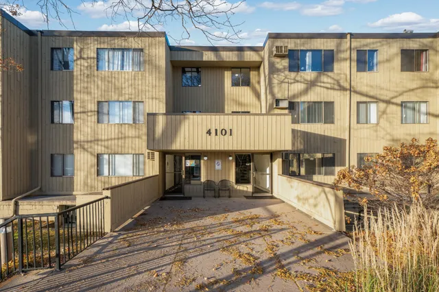 $105,000 | 4101 Parklawn Avenue, Unit 121, Edina, MN 55435