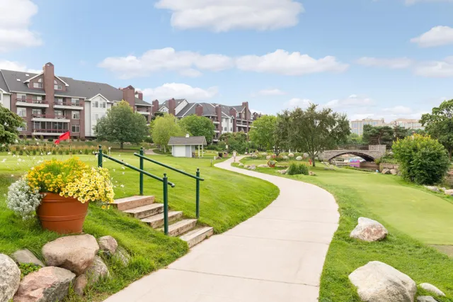 $105,000 | 4101 Parklawn Avenue, Unit 121, Edina, MN 55435