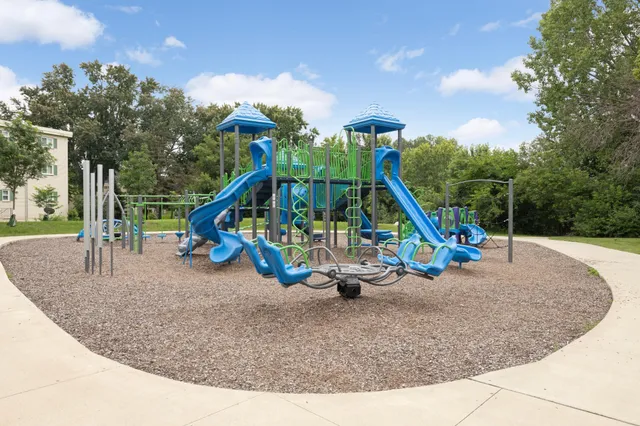 $105,000 | 4101 Parklawn Avenue, Unit 121, Edina, MN 55435