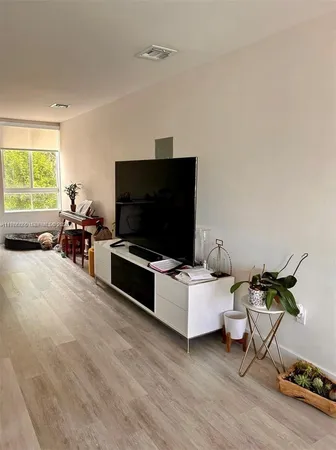 $3,300 | 2561 Northeast 193rd Street, Unit 1201, Miami, FL 33180