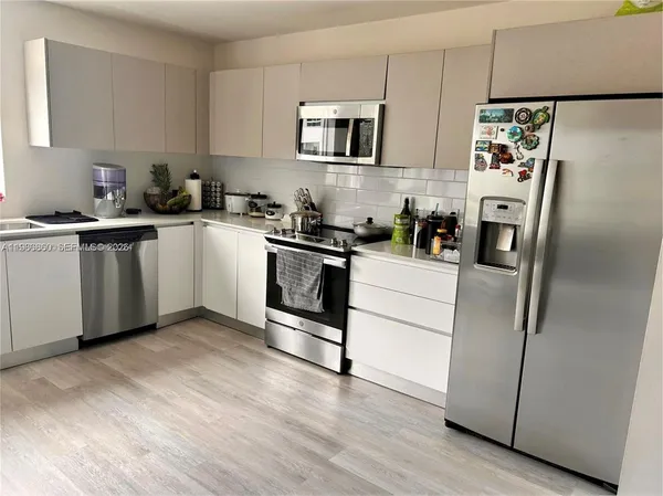 $3,300 | 2561 Northeast 193rd Street, Unit 1201, Miami, FL 33180