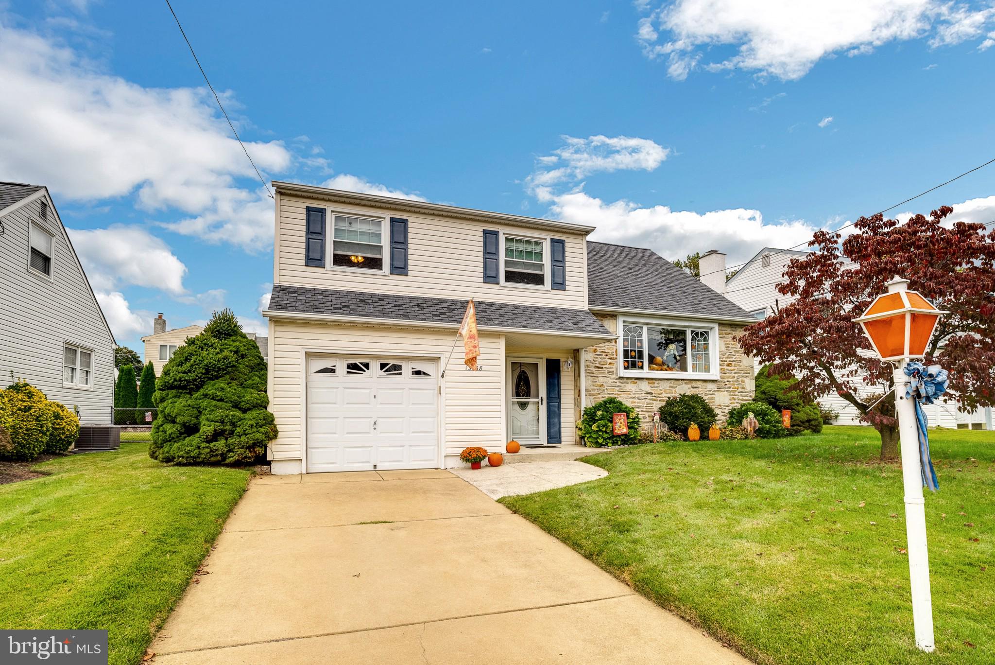 13038 Sewell Road Philadelphia, PA 19116 - Photo 3 of 30