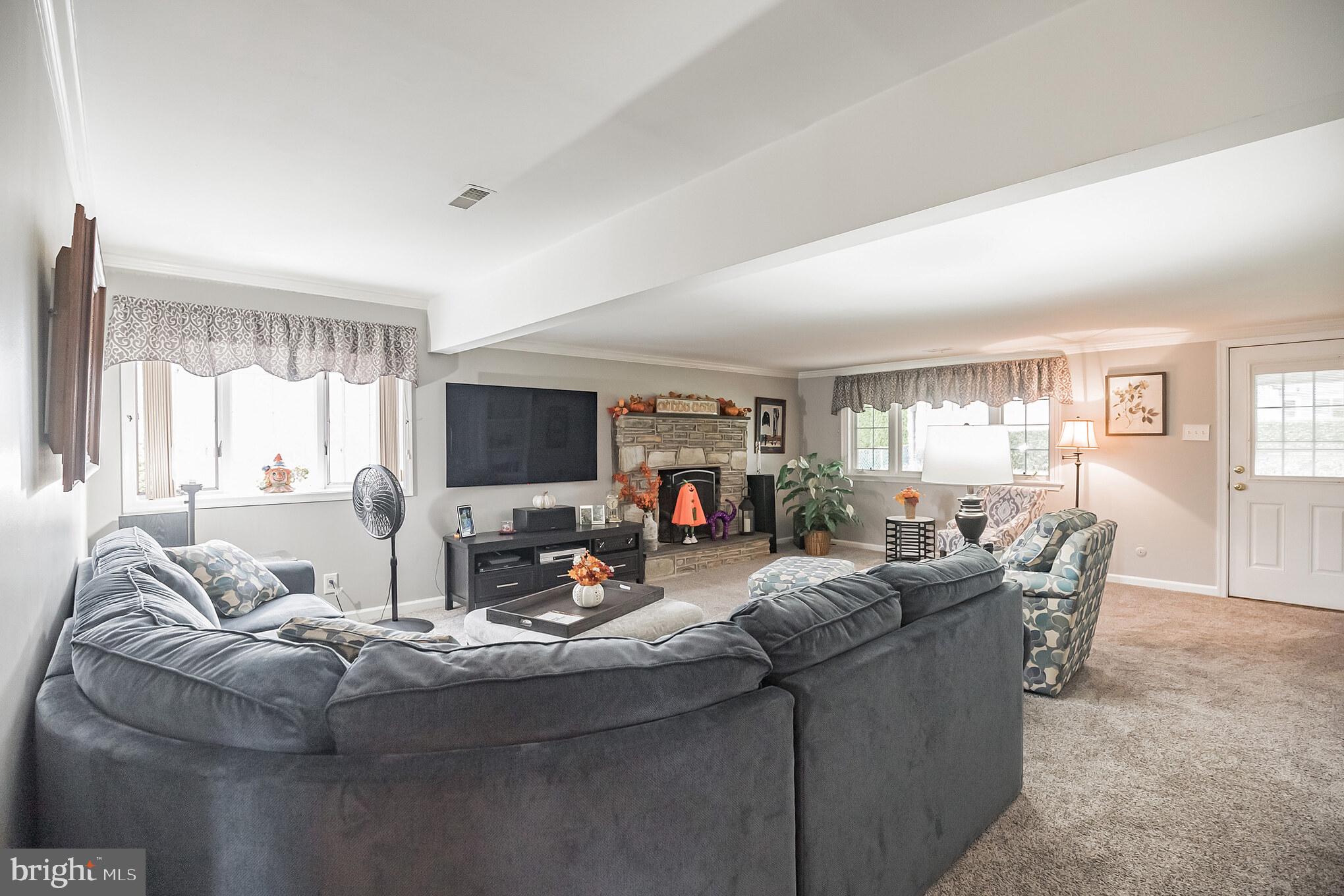 13038 Sewell Road Philadelphia, PA 19116 - Photo 6 of 30