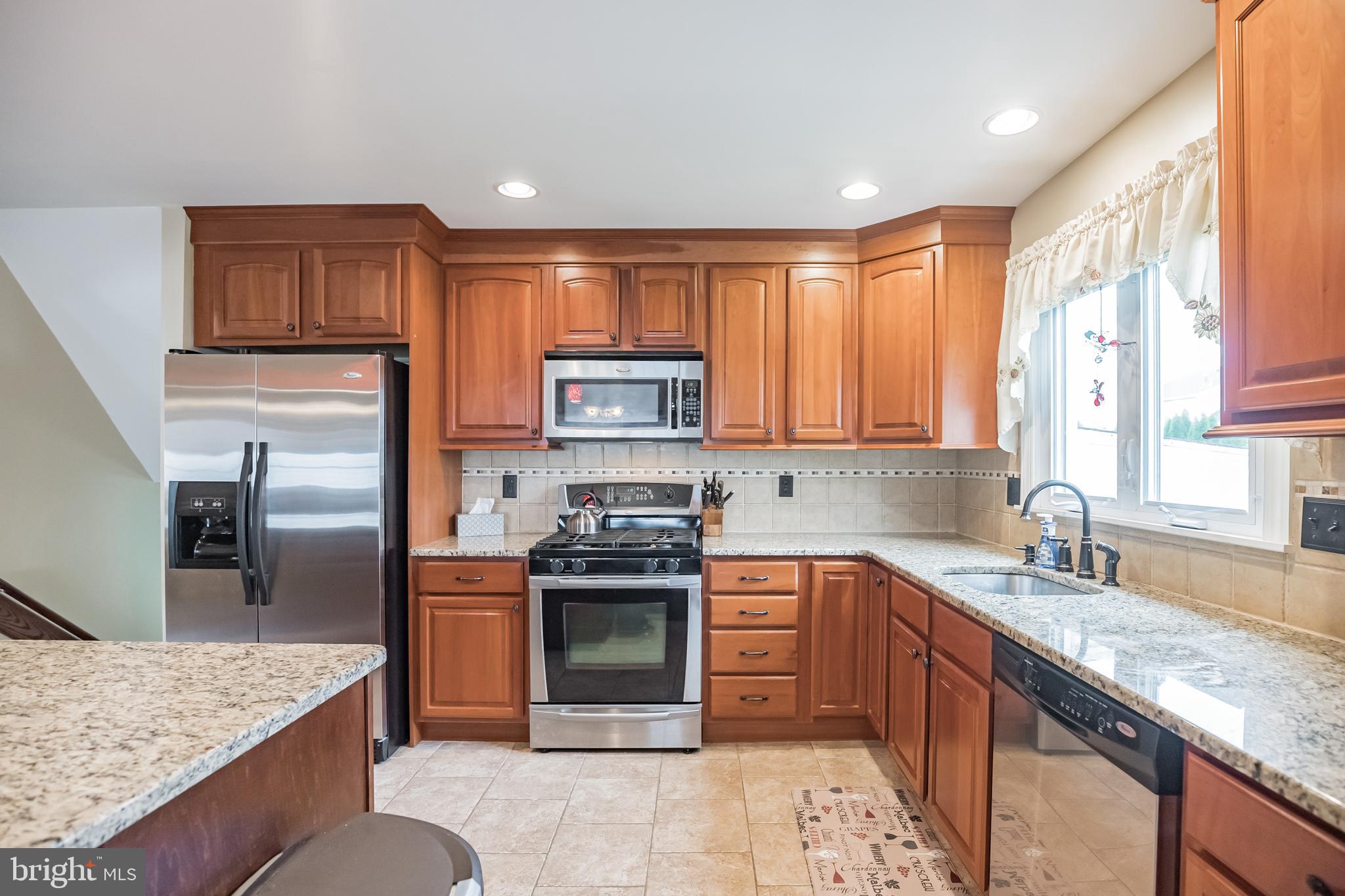 13038 Sewell Road Philadelphia, PA 19116 - Photo 9 of 30