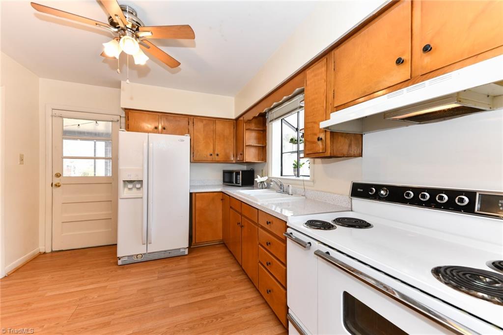 2206 Springhill Road Greensboro, NC 27403 - Photo 9 of 27 Lots of counter space and cabinets!
