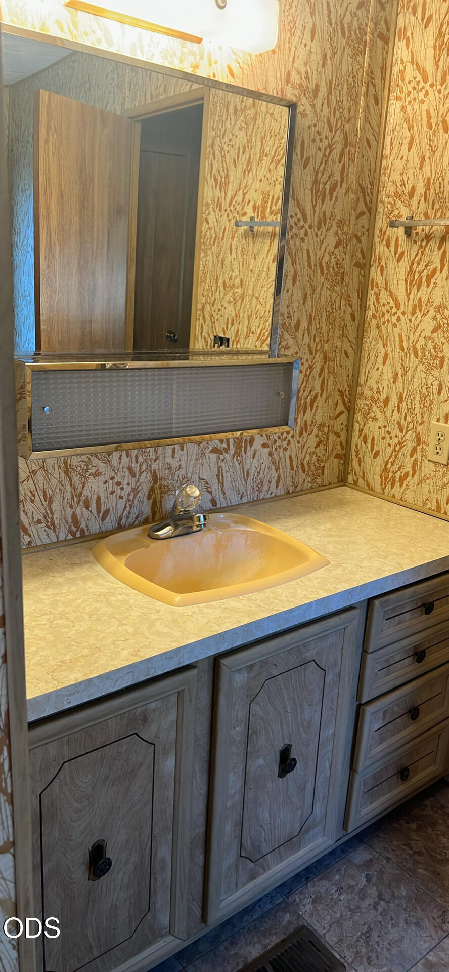5277 Table Rock Road Central Point, OR 97502 - Photo 18 of 27 Gallery Image 18