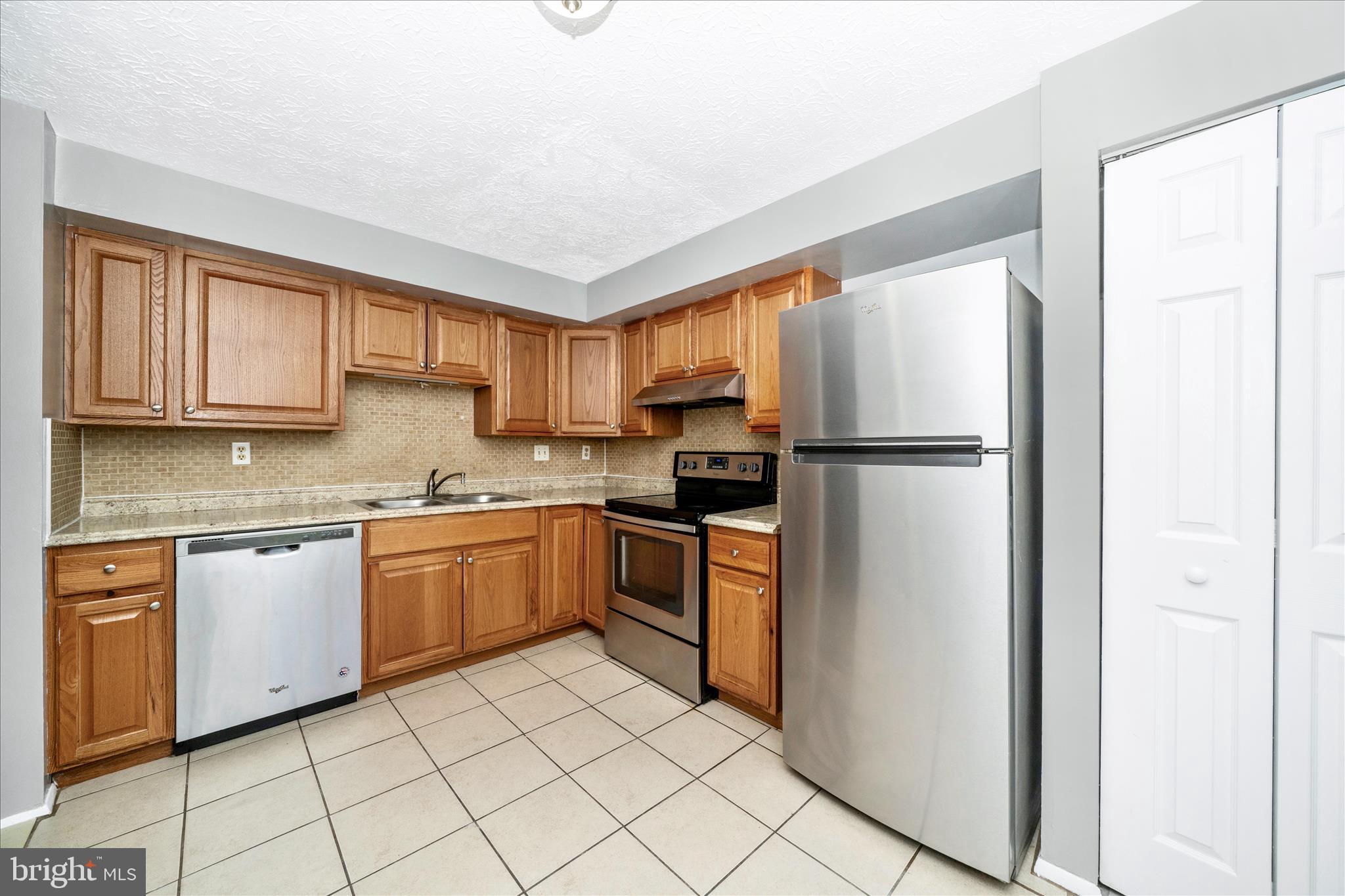 3749 Castle Terrace, Unit 12114 Silver Spring, MD 20904 - Photo 13 of 51 Kitchen